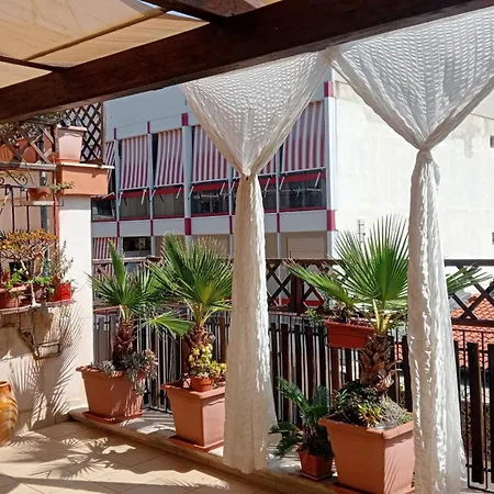 Casa-b&b Bouganville Attico 85 Mq Frühstückspension