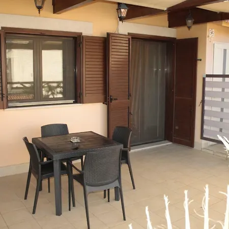Casa-b&b Bouganville Attico 85 Mq Bed & Breakfast